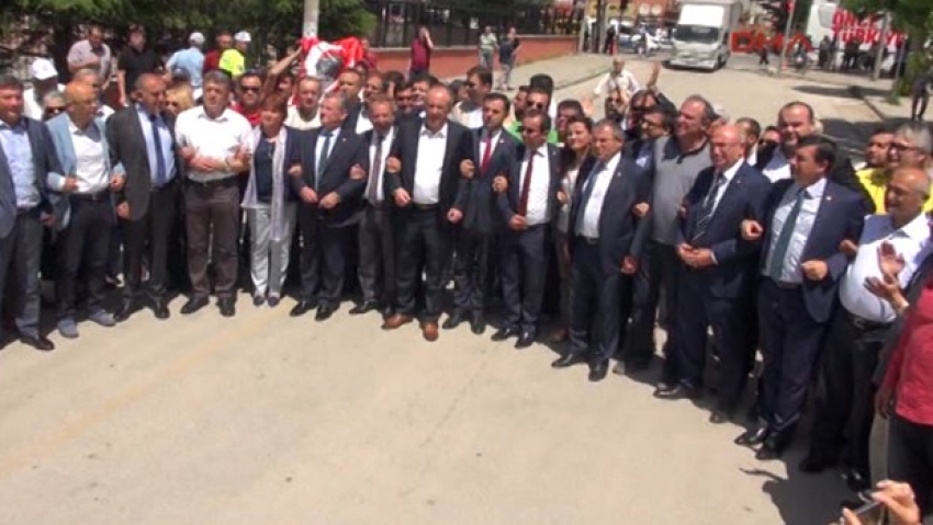 24 CHP'li vekil, Bolu Valiliği'ne yürüyor