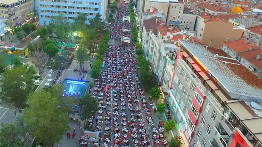 Türkiye'nin en büyük iftar sofrası