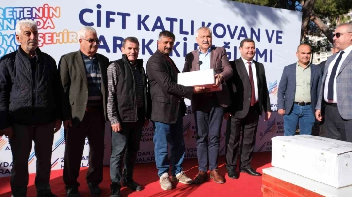 573 arı yetiştiricisine çift katlı kovan ve arı keki dağıtıldı
