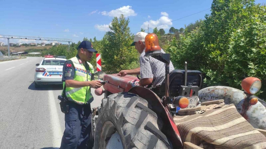 Jandarmadan traktör ve alkol denetimi