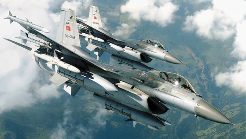 Türk F-16'larına Yunan jetlerinden taciz