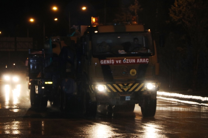 Afrin’e tank ve askeri personel sevkiyatı