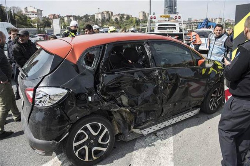 TEM'de kaza! Trafik kilit