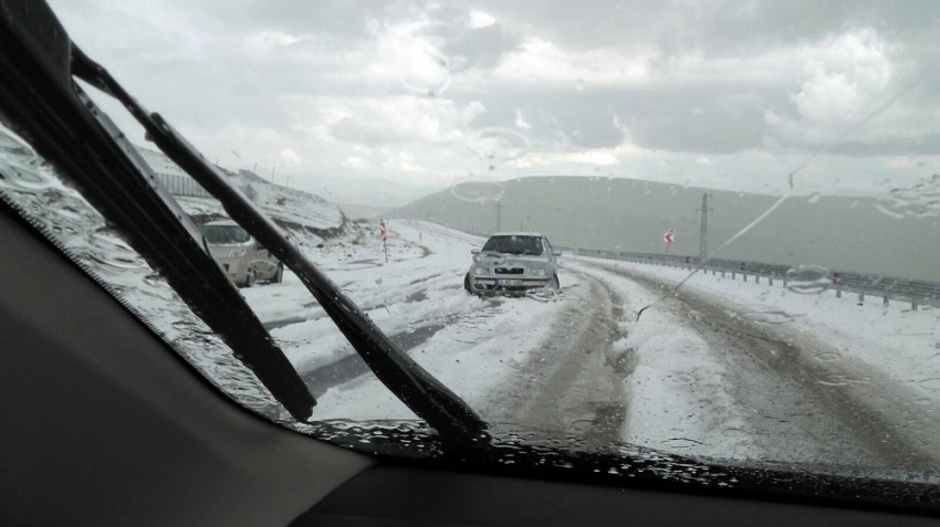 Ardahan’da yüksek kesimler beyaza büründü