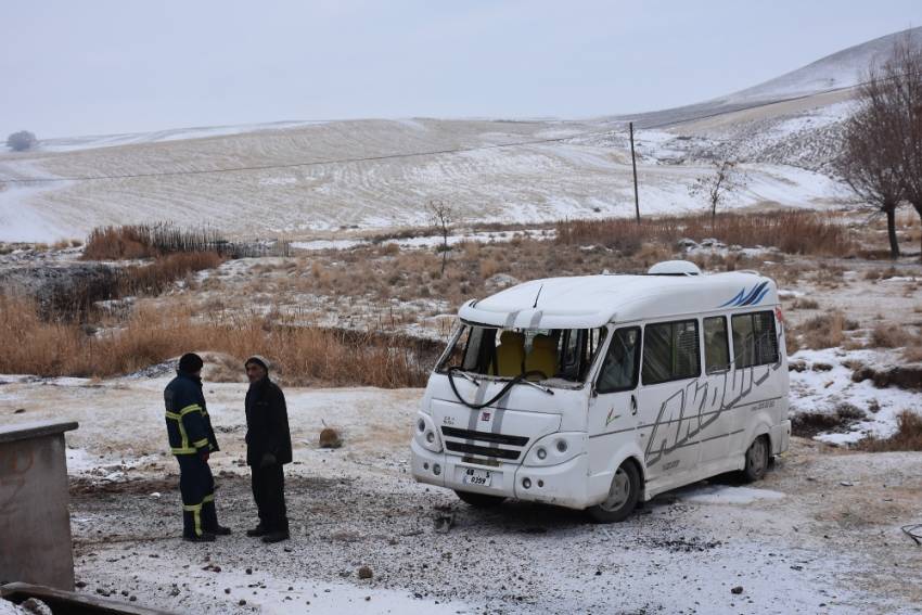 Öğrenci servisi şarampole devrildi: 5 yaralı