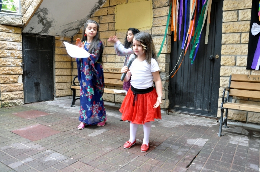 5 yaşındaki Cemrenur, İstiklal Marşı’nı okurken gözyaşlarına boğuldu