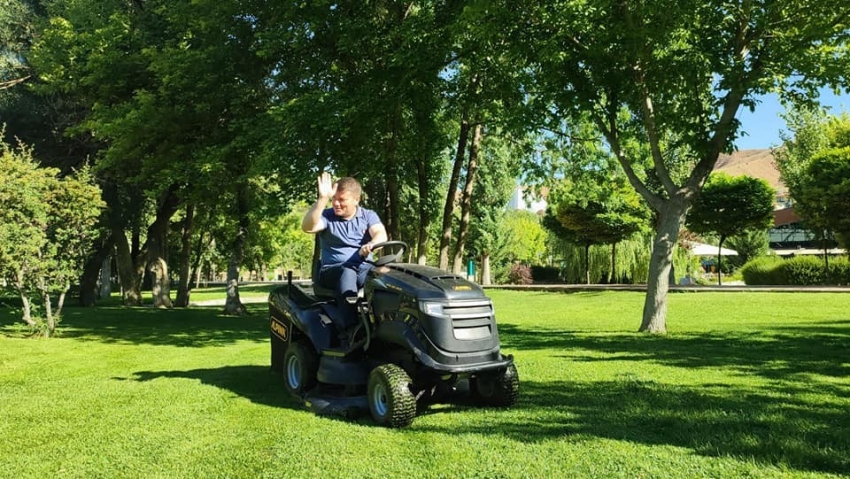 Başkan Dinçer park ve yeşil alanlarda yürütülen çalışmaları inceledi