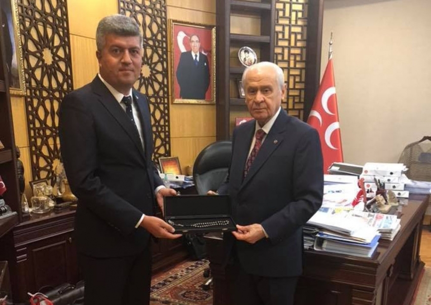 Bahçeli’ye el işlemeli özel tespih