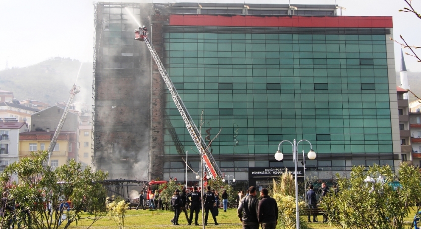 Üniversitede çıkan yangın söndürüldü