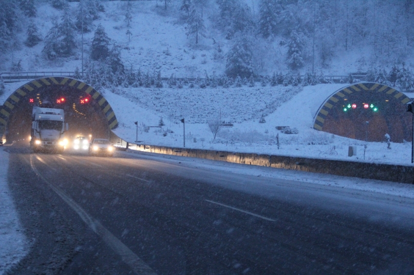 Bolu Dağı’nda yoğun kar yağışı