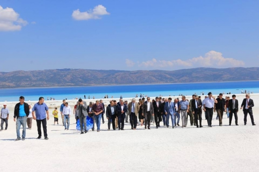 Bakanlık yetkilileri Salda Gölü’nde incelemelerde bulundu