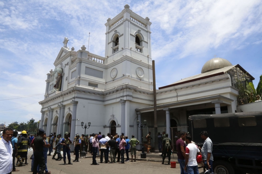 Sri Lanka’da halka cami ve kiliselerden uzak durma çağrısı