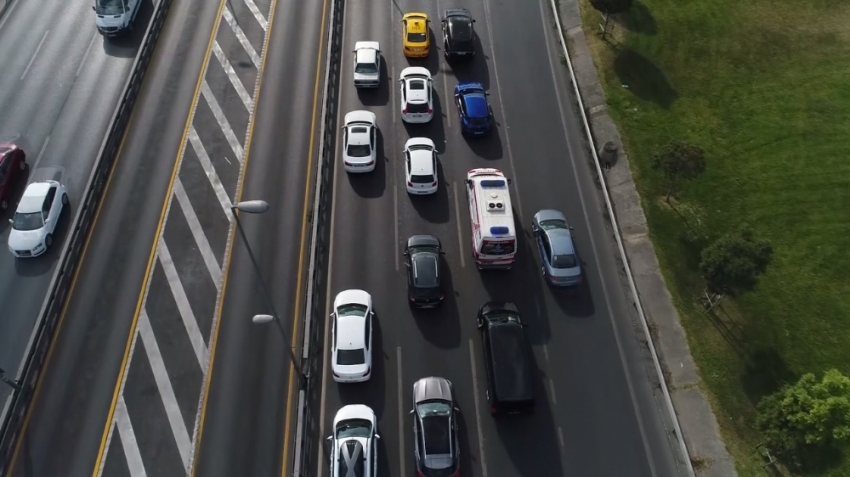 Ambulansların trafikteki yol çilesi