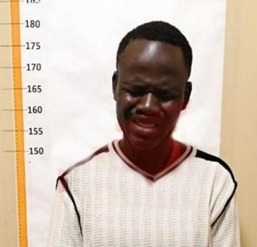 Afrikalı gencin üzerinden anne ve babasının bağırsakları çıktı