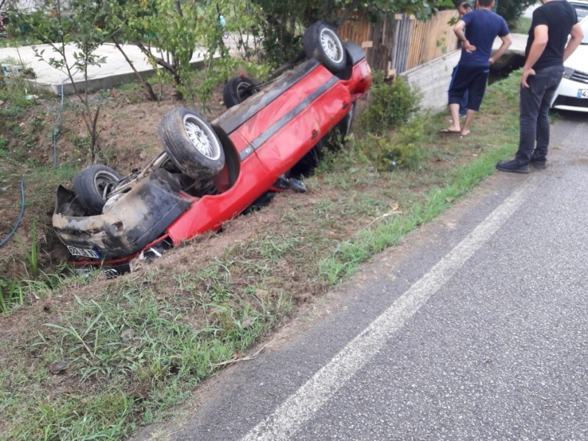 Otomobil su kanalına düştü: 1 yaralı