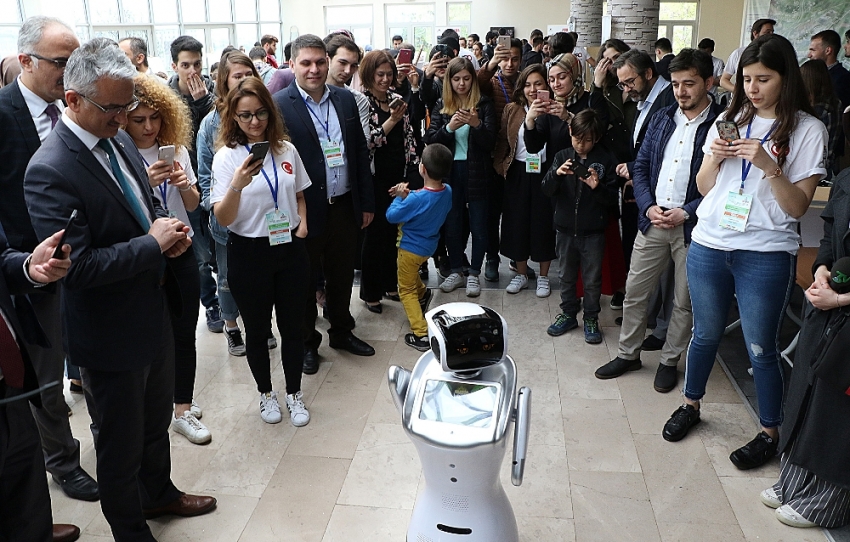 ’Pehlivan robotlar’ yağlı güreş için ilk kez er meydanında