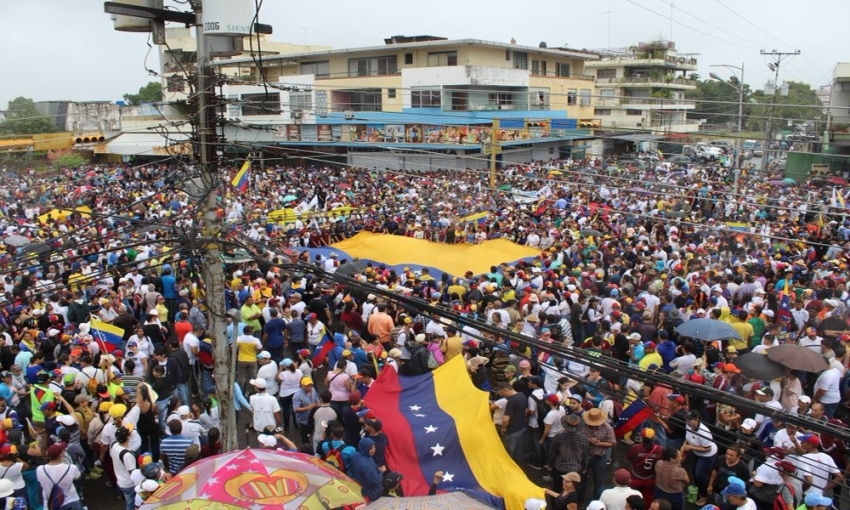 Venezuela’da sular durulmuyor