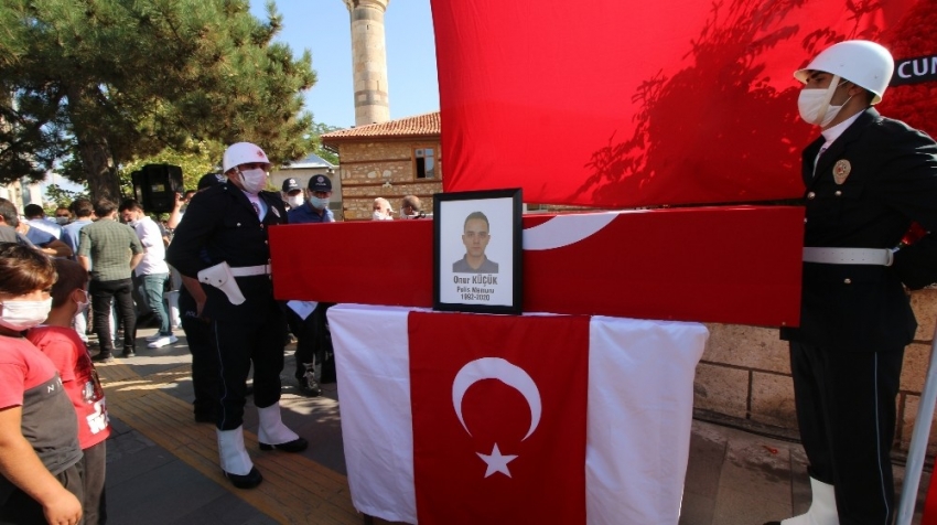 Şehit polis memuru Onur Küçük son yolculuğuna uğurlandı