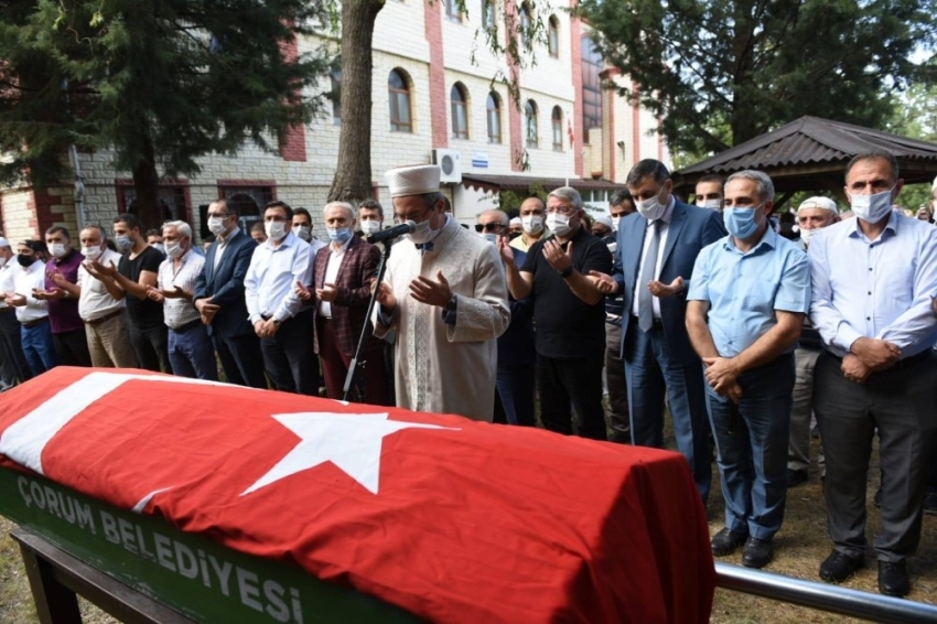 Öğrencisini kurtarmak isterken boğulan imam son yolculuğuna uğurlandı