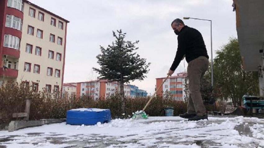 Kars'ta mevsimin ilk karı yağdı