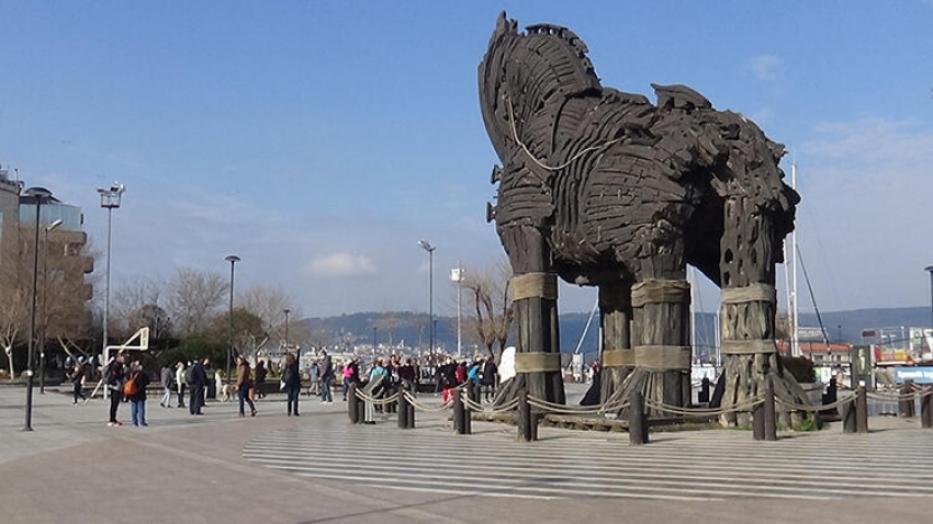 Çanakkale'nin boşalan Kordonboyu turistlere kaldı