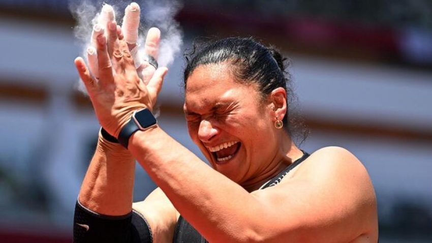 Yeni Zelandalı gülleci Valerie Adams'tan tarihi başarı