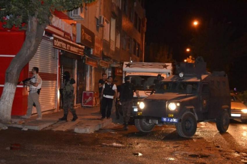 Siirt’te polis araçlarına molotoflu saldırı