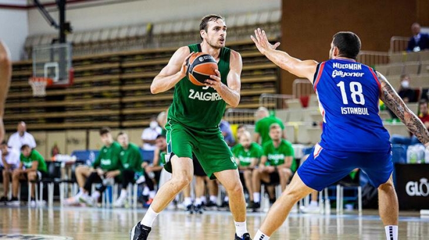 Anadolu Efes, Gloria Cup'ta şampiyon oldu