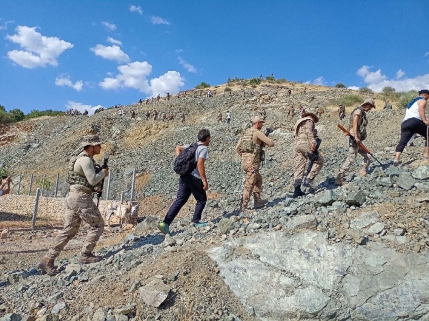 Dicle’de kaybolan 4 yaşındaki Miraç’ı arama çalışmaları sürüyor