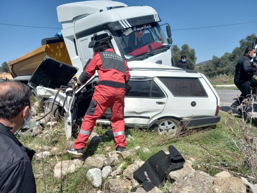 Çekici ile otomobil çarpıştı: 1 yaralı