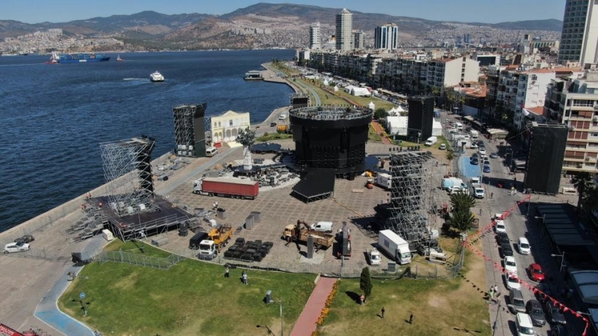 Tarkan konseri Gündoğdu Meydanı’na taşındı