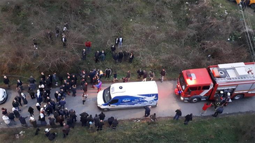 Minibüsün altında kalan görme engelli, hayatını kaybetti