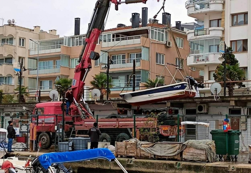 Mudanya limanındaki tekneler battı