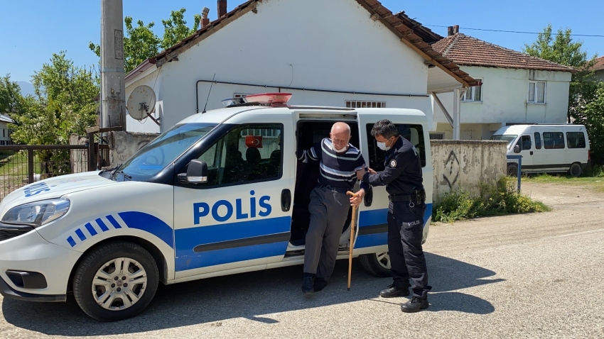 Torunlarına bayram harçlığı için sokağa çıktı, polis evine bıraktı