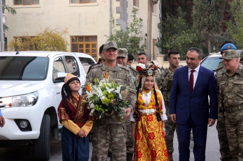 Orgeneral Temel’i zeytin dalıyla karşıladılar