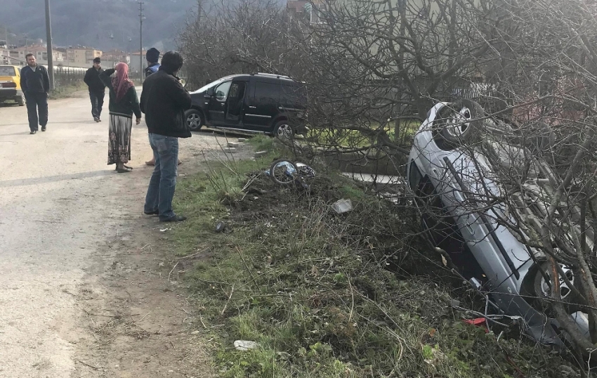 17 yaşındaki sürücü yayalara çarptı: 1 ölü, 3 yaralı