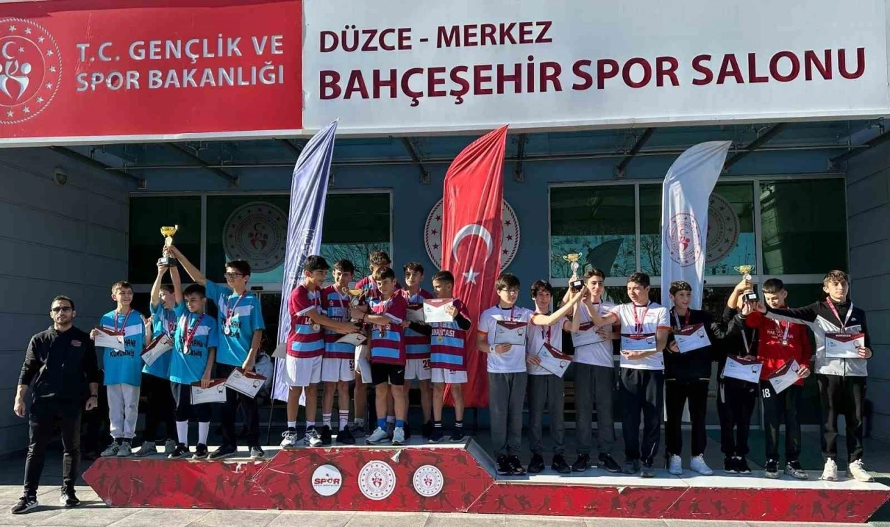 64 sporcu dereceye girmek için yarıştı
