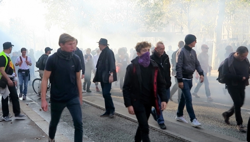 Fransa’da hükümet protesto edildi