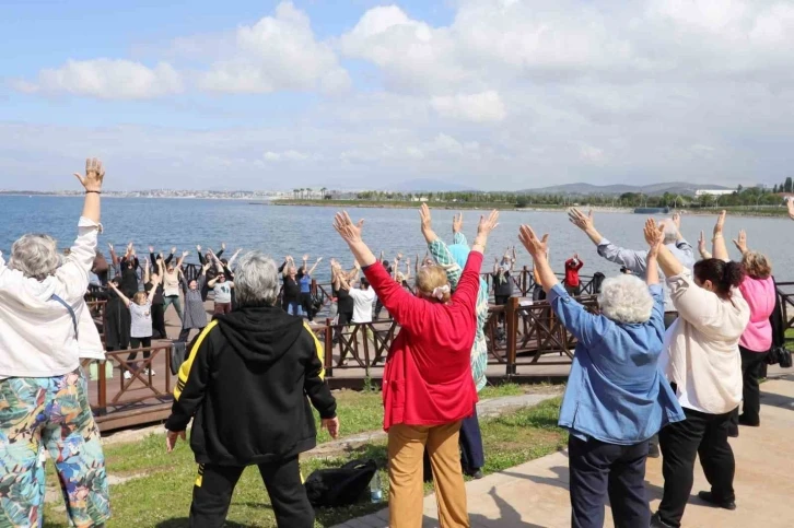 65 yaş üstü vatandaşlar "hayatın içinde"
