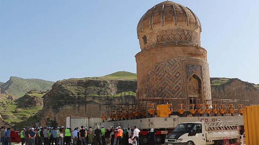 650 yıllık türbe taşınıyor