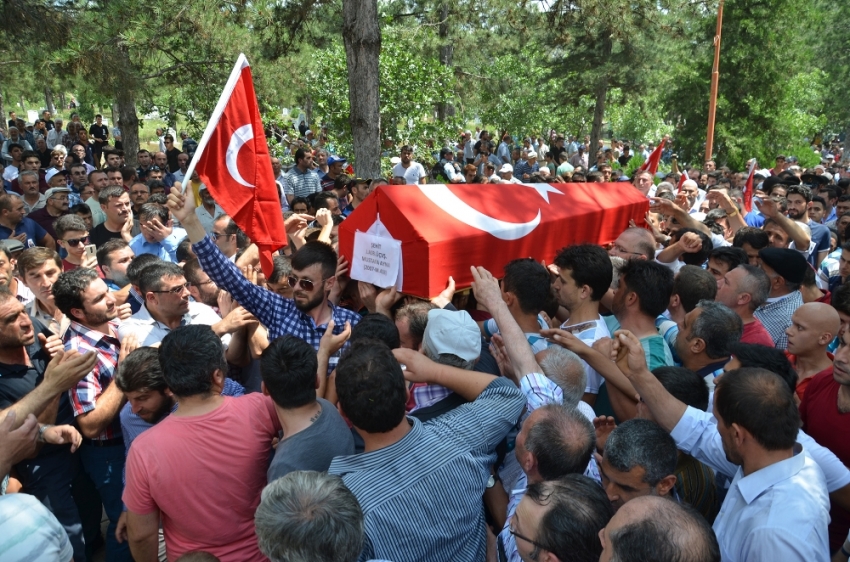 Şehit astsubayı son yolculuğuna binler uğurladı