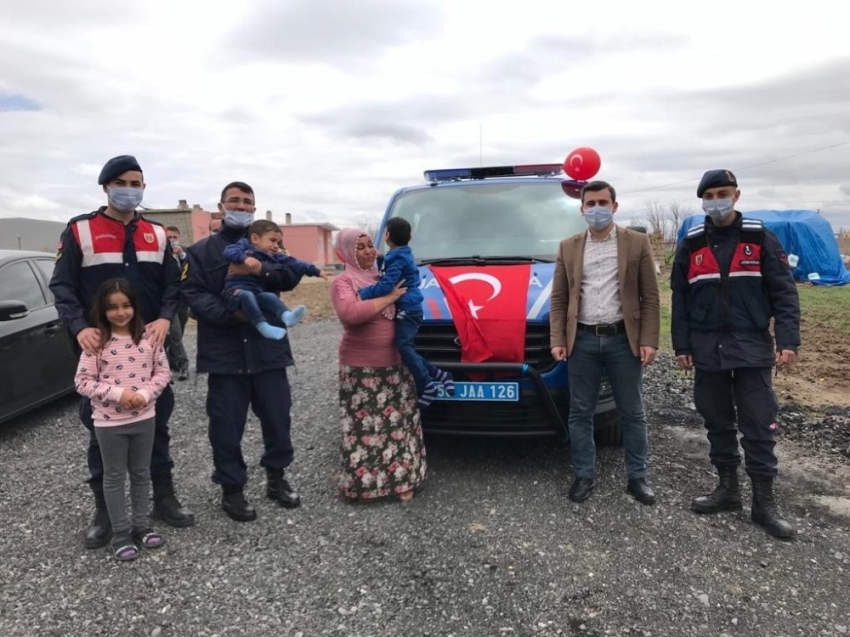 Kaymakam 23 Nisan doğumlu Mustafa’nın doğum gününü kutladı