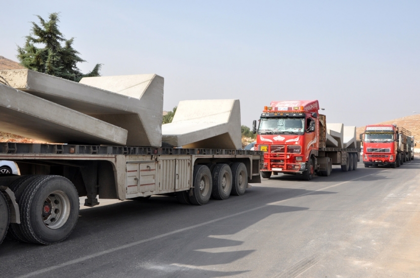 İdlib’e beton blok sevkıyatı devam ediyor