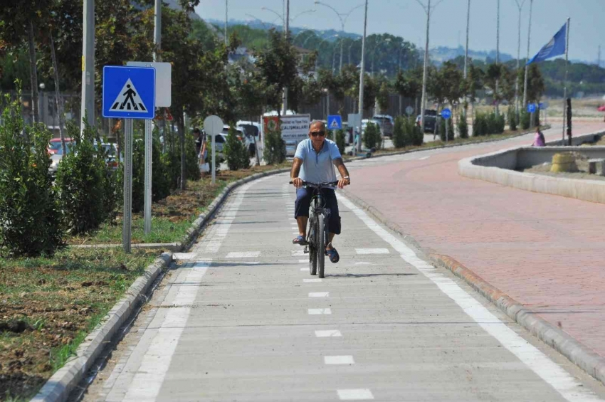 2 bin 700 metrelik bisiklet yolu tamamlanıyor