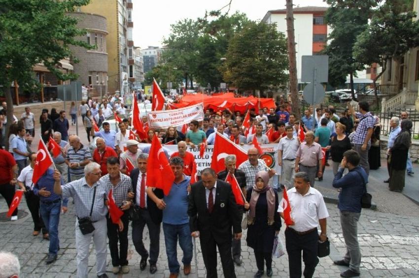 Gazi ve şehit yakınlarından teröre lanet yürüyüşü