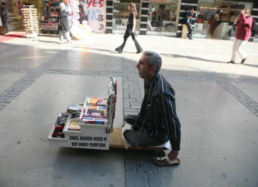 O hayata boyun eğmiyor