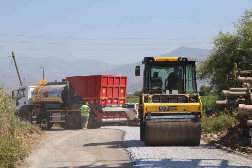 Yeni asfaltlama aracı ile ulaşım rahatlıyor