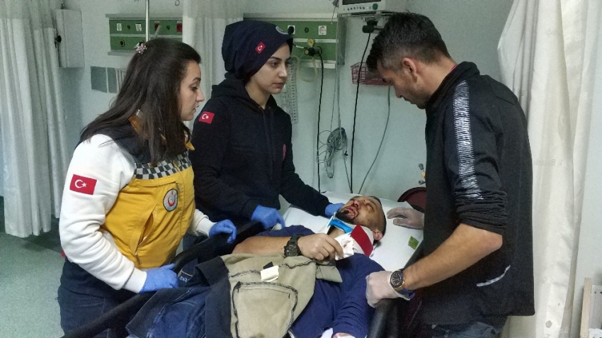 Samsun’da otomobil ağaca çarptı: 4 yaralı