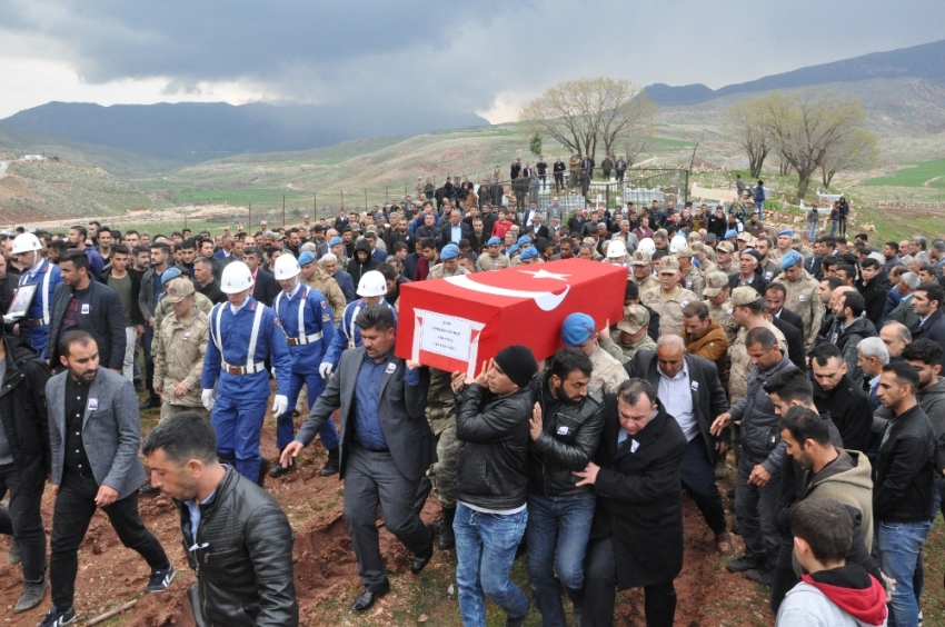 Şehit asker Şırnak’ta gözyaşları arasında toprağa verildi