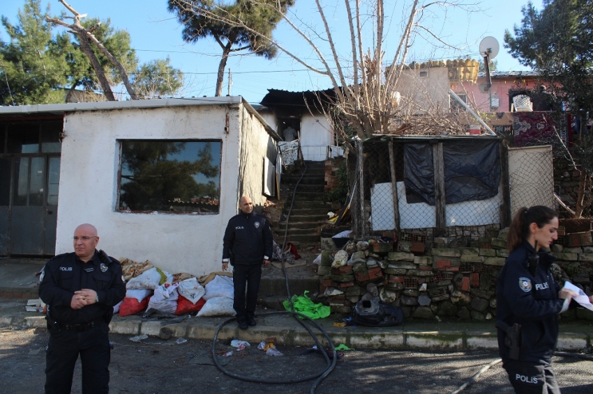 İzmir’de kahreden yangın: Anne ve bebeği öldü